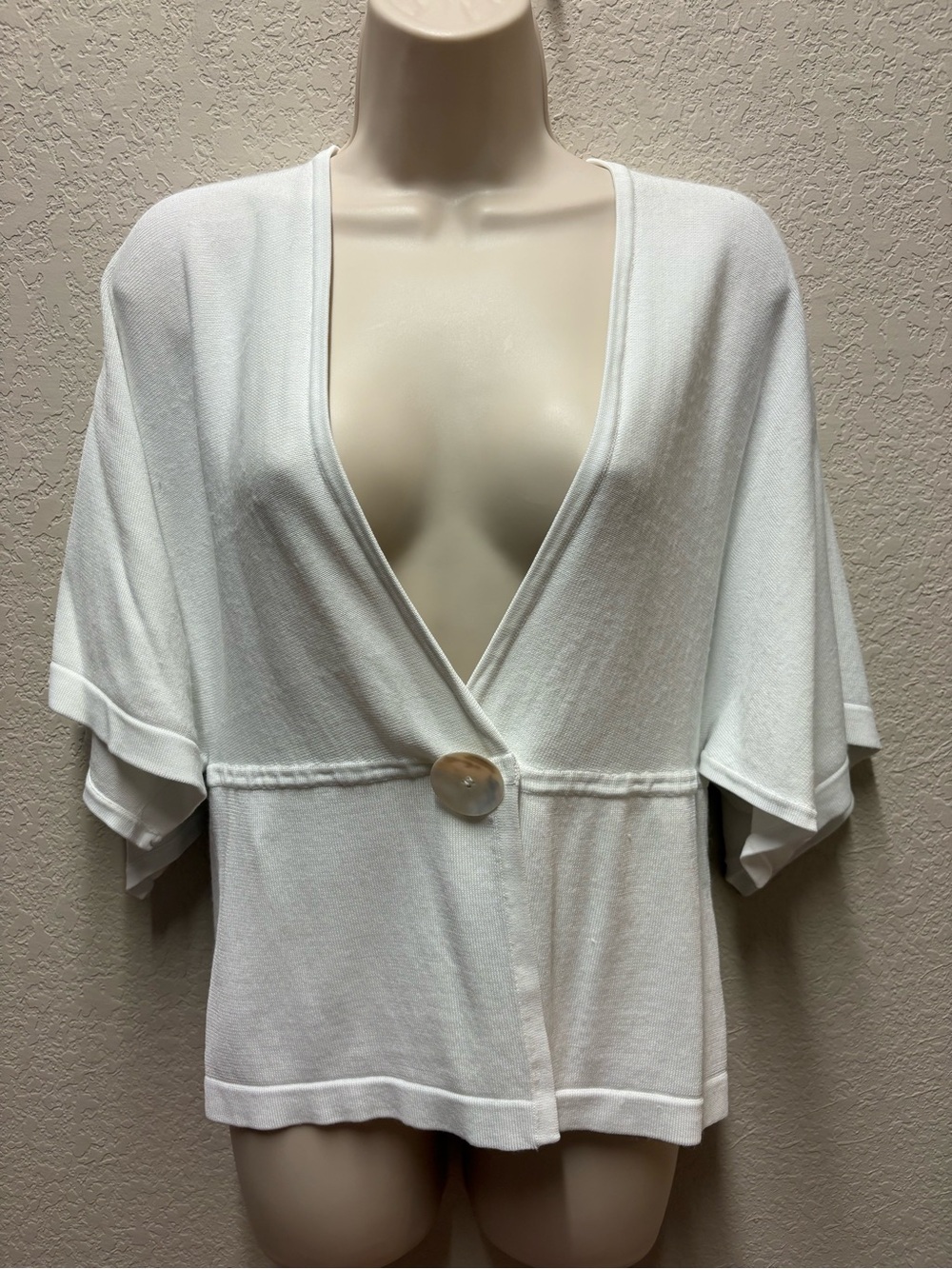 Prima Bella White Short Sleeve Knit Cardigan with Single Button Floral Back